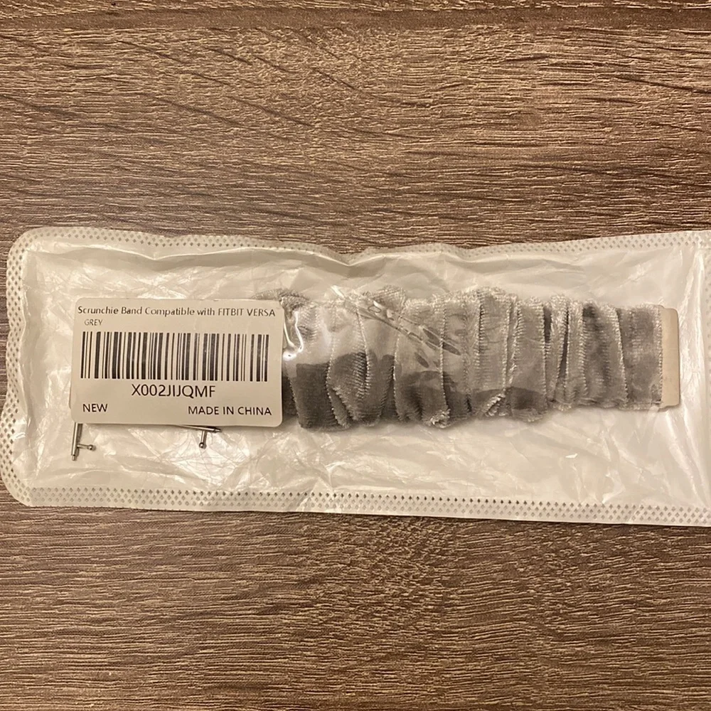 Fitbit Versa 2 Velvet Scrunchie Band Brand New